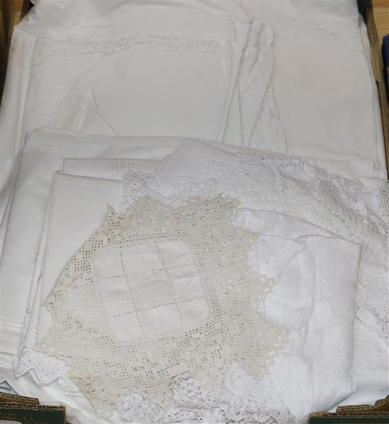 A quantity of lace and linen